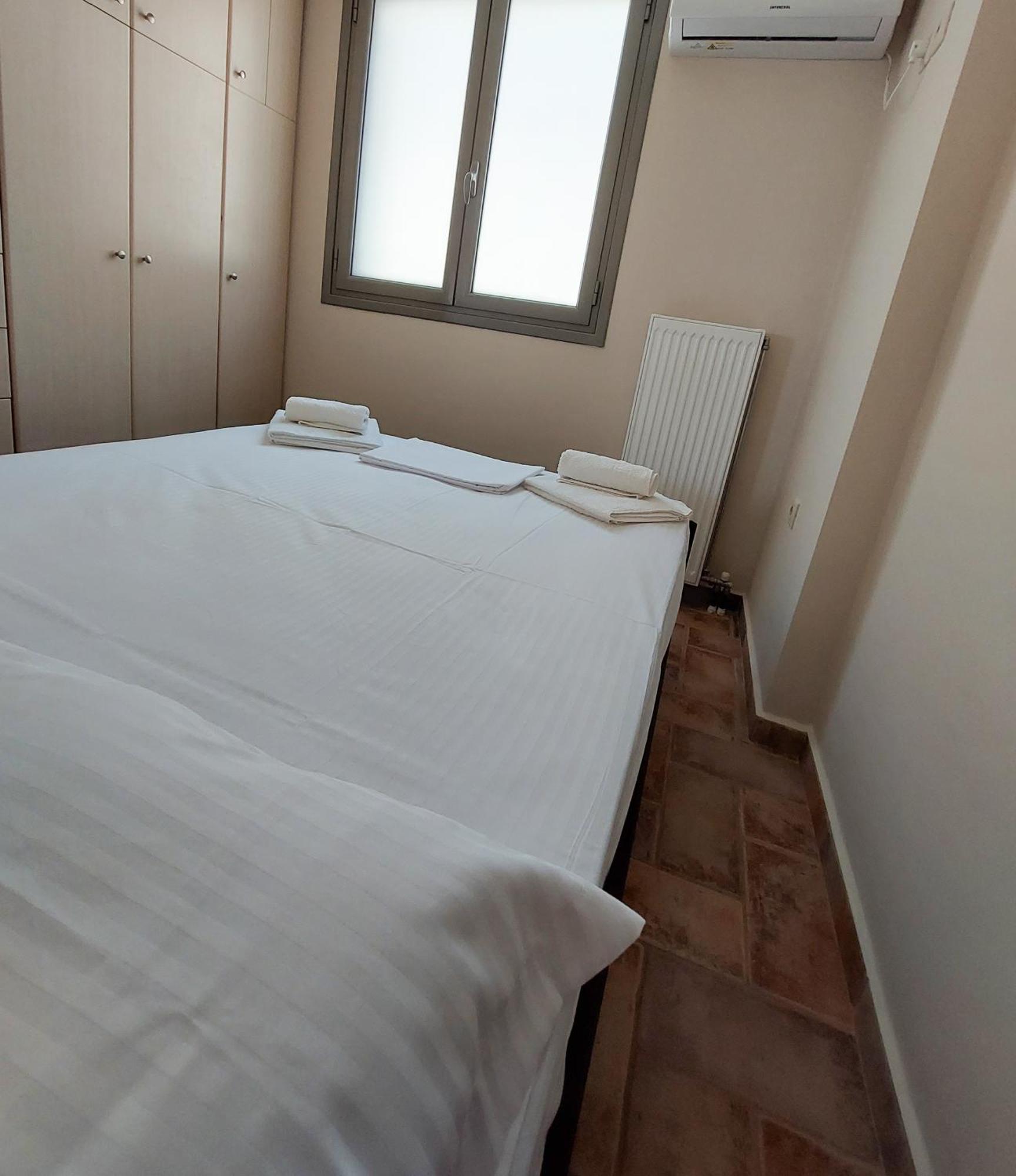 Golden Sunrise Apartment Gythio Bilik gambar