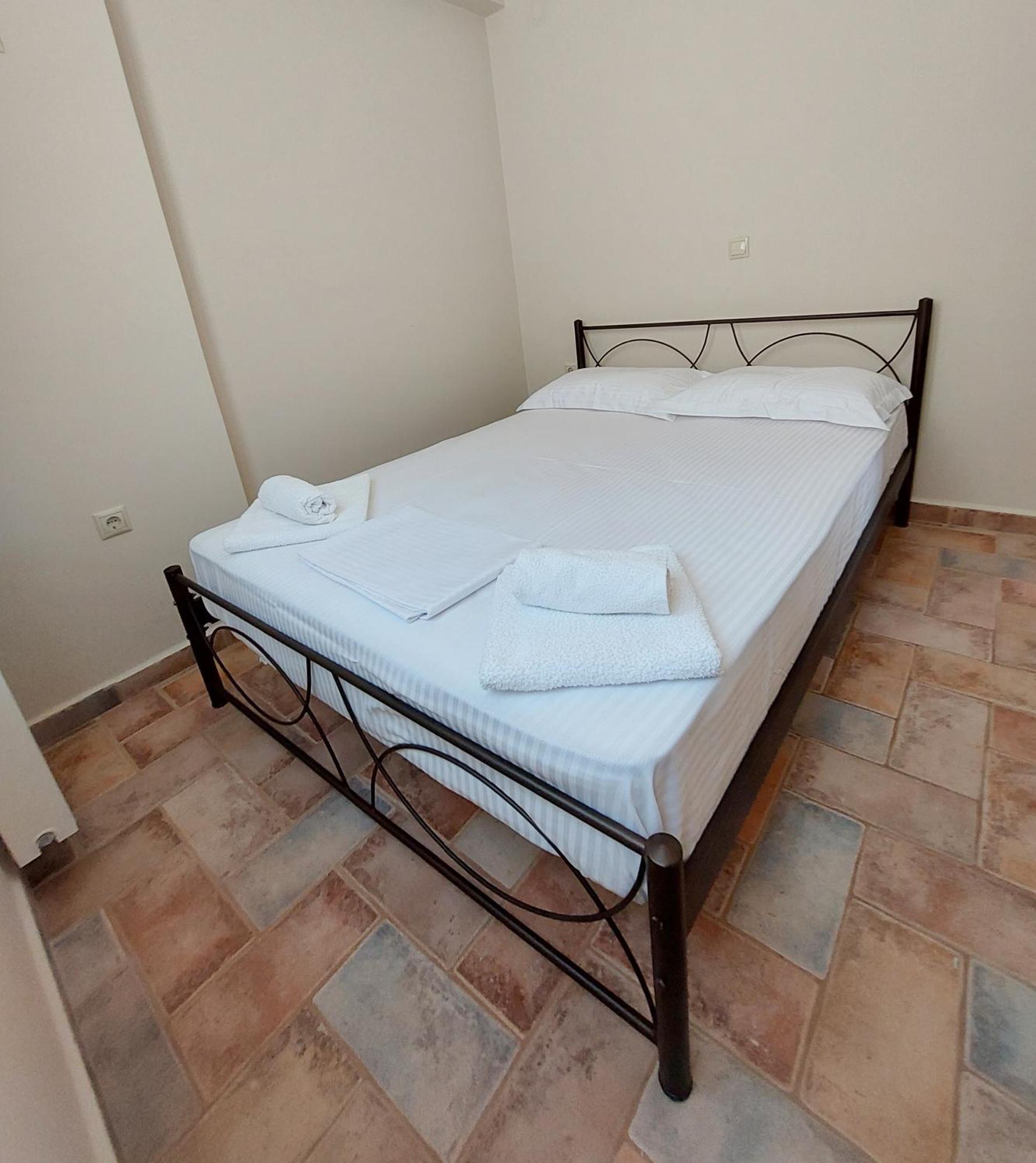 Golden Sunrise Apartment Gythio Bilik gambar